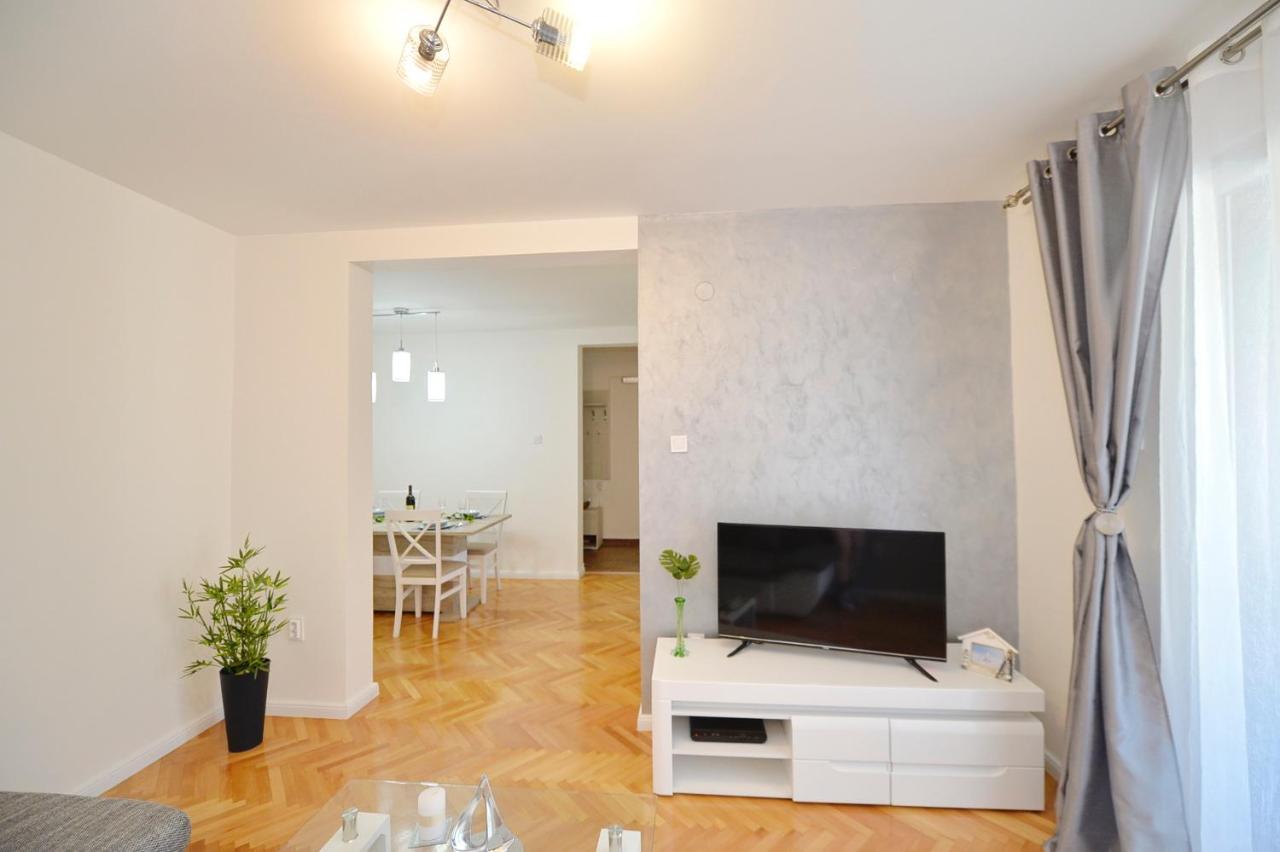 Unico Apartman Kotor Bagian luar foto